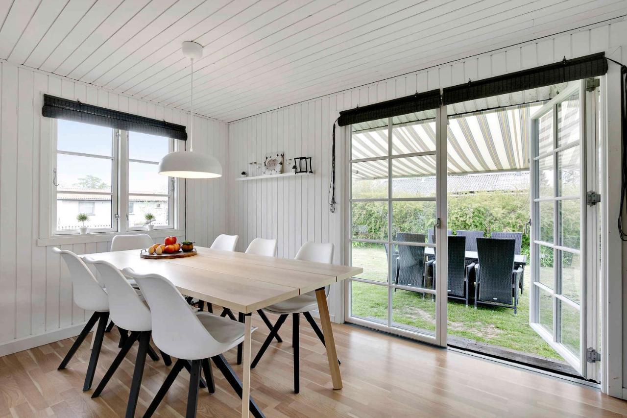 Nyistandsat Sommerhus Med Kaerlighed Og Sjael Kyndelose Exterior foto