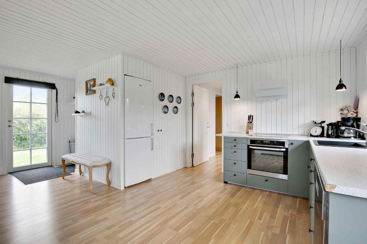 Nyistandsat Sommerhus Med Kaerlighed Og Sjael Kyndelose Exterior foto
